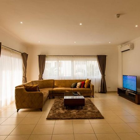 Accra Fine Suites - Holi Flats Airport Residential Екстериор снимка