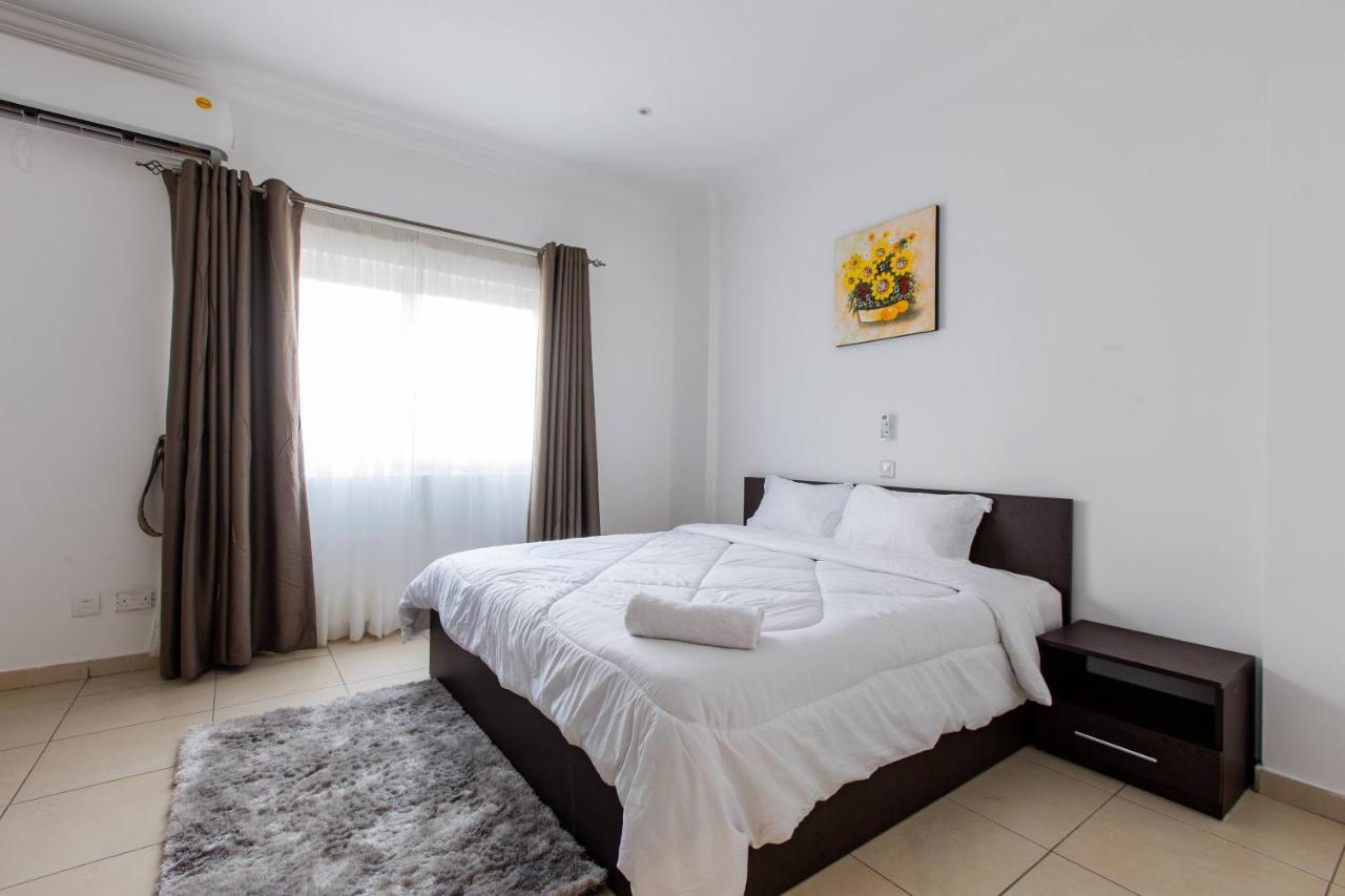 Accra Fine Suites - Holi Flats Airport Residential Екстериор снимка