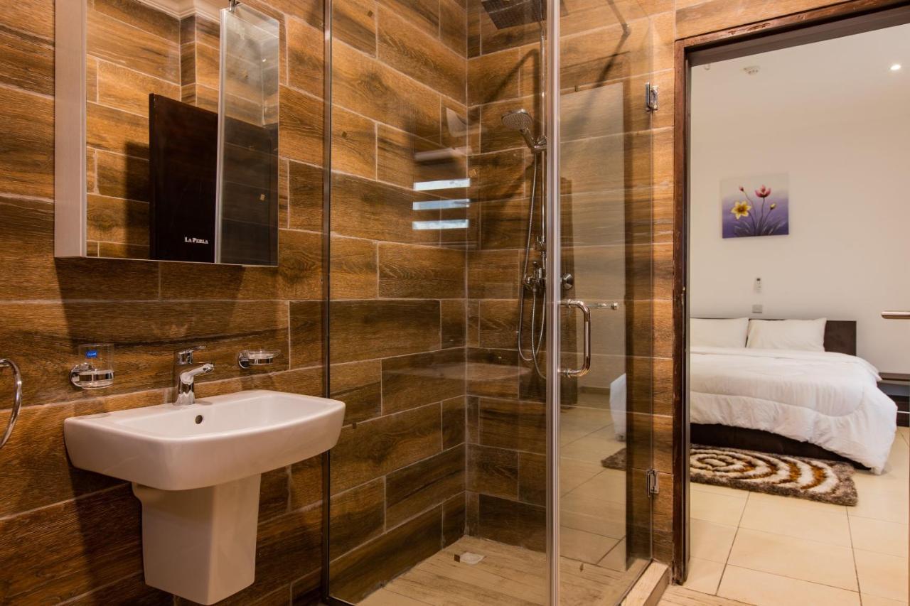 Accra Fine Suites - Holi Flats Airport Residential Екстериор снимка
